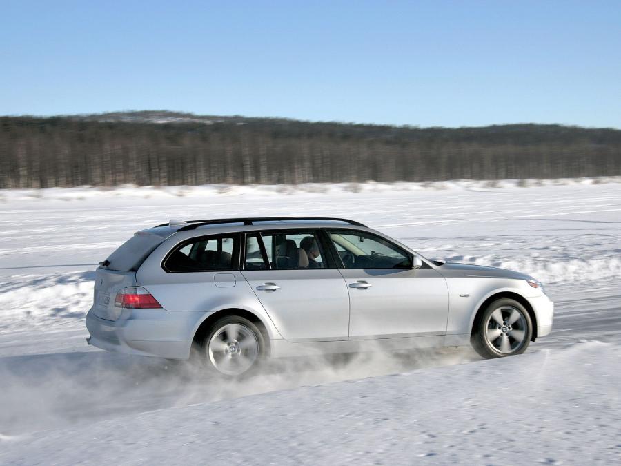  BMW 530xi Touring 2007 года  (фото 5 из 12)
